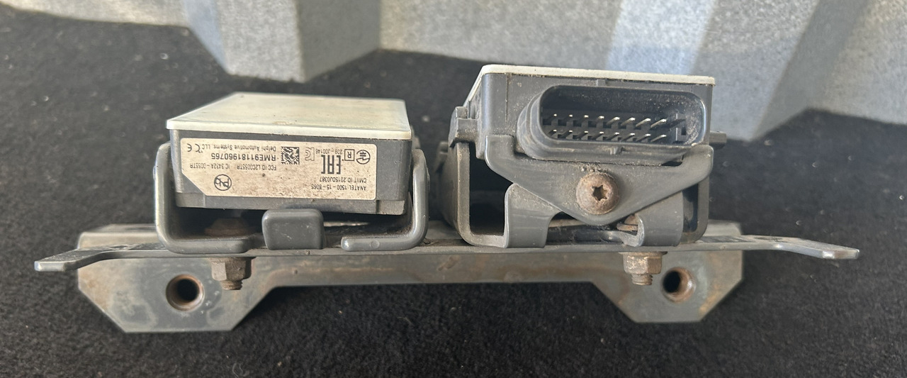 ACTROS MP4 RBZ RADAR CONTROL MODULE - Bloc de gestion: photos 3 ACTROS MP4 RBZ RADAR CONTROL MODULE - Bloc de gestion: photos 3