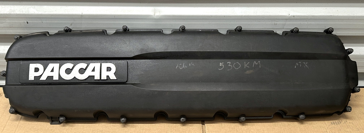 DAF ENGINE VALVE COVER + SPACER FRAME XF 106 - Culasse: photos 2 DAF ENGINE VALVE COVER + SPACER FRAME XF 106 - Culasse: photos 2