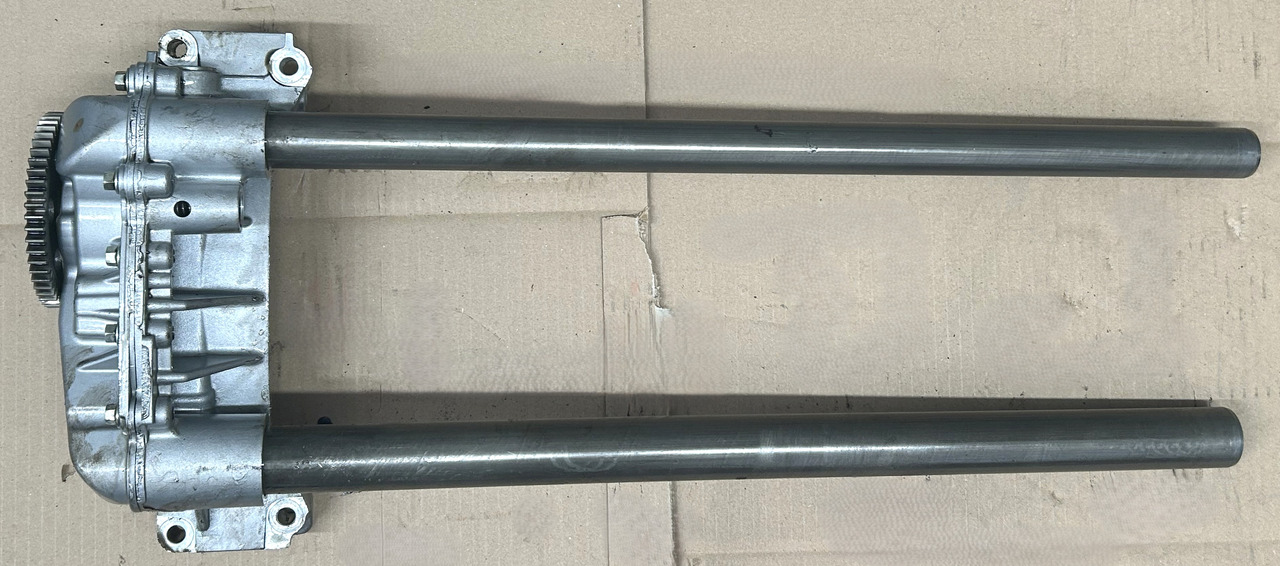 DAF OIL PUMP WITH PIPES DAF XF 106 480 - Pompe à huile: photos 2 DAF OIL PUMP WITH PIPES DAF XF 106 480 - Pompe à huile: photos 2