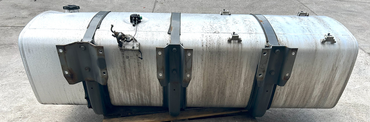 DAF XF 106 480 845L 2327x675x620 - Réservoir de carburant pour Camion: photos 2 DAF XF 106 480 845L 2327x675x620 - Réservoir de carburant pour Camion: photos 2