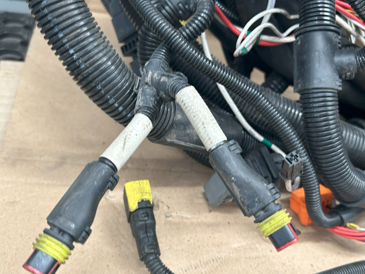 DAF XF 106 CHASSIS MAIN ELECTRICAL HARNESS - Câble/ Fil: photos 2 DAF XF 106 CHASSIS MAIN ELECTRICAL HARNESS - Câble/ Fil: photos 2