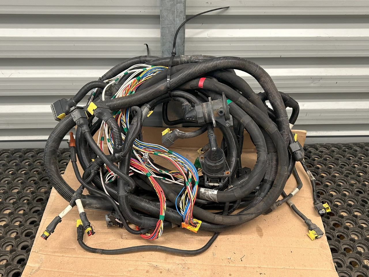 DAF XF 106 CHASSIS MAIN ELECTRICAL HARNESS - Câble/ Fil: photos 1 DAF XF 106 CHASSIS MAIN ELECTRICAL HARNESS - Câble/ Fil: photos 1