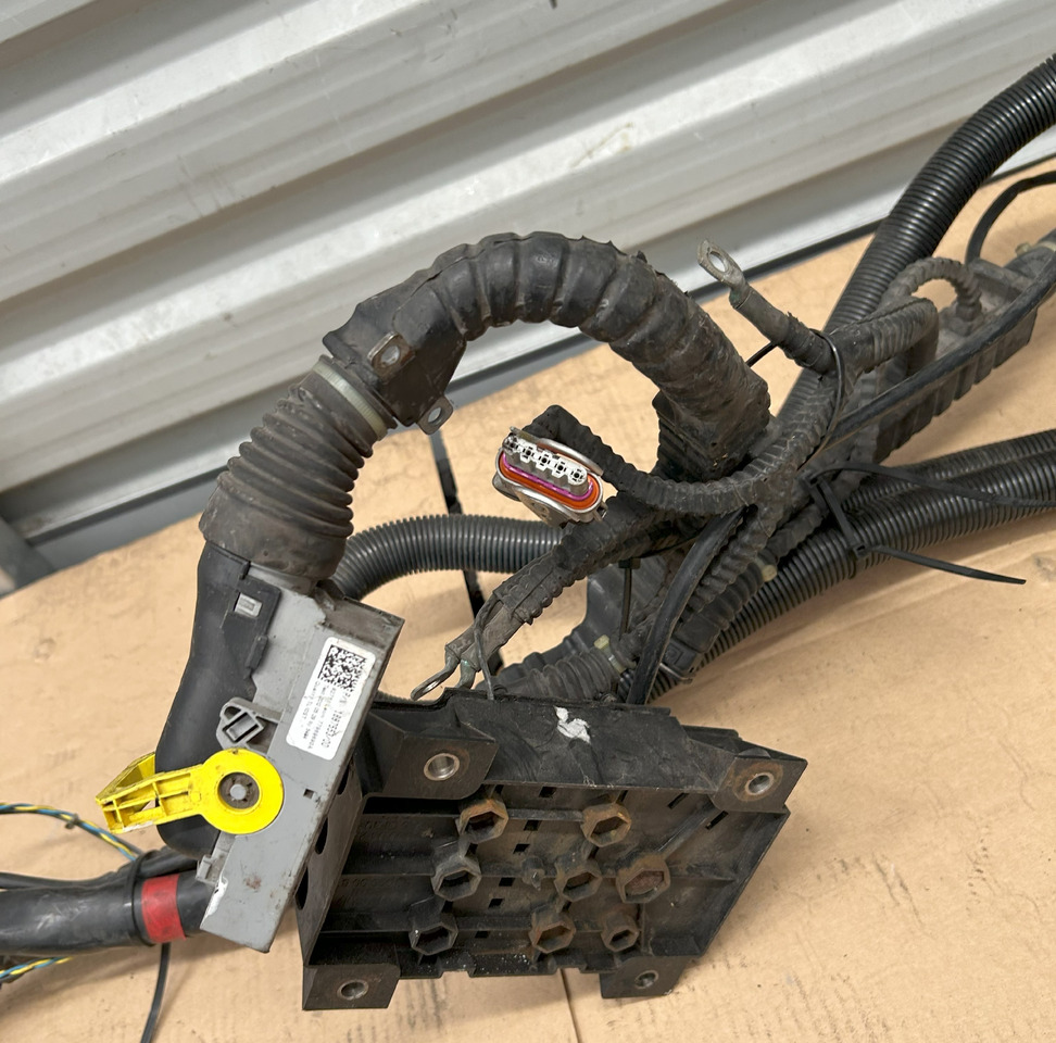 DAF XF 106 J3B ENGINE WIRING HARNESS - Câble/ Fil: photos 3 DAF XF 106 J3B ENGINE WIRING HARNESS - Câble/ Fil: photos 3