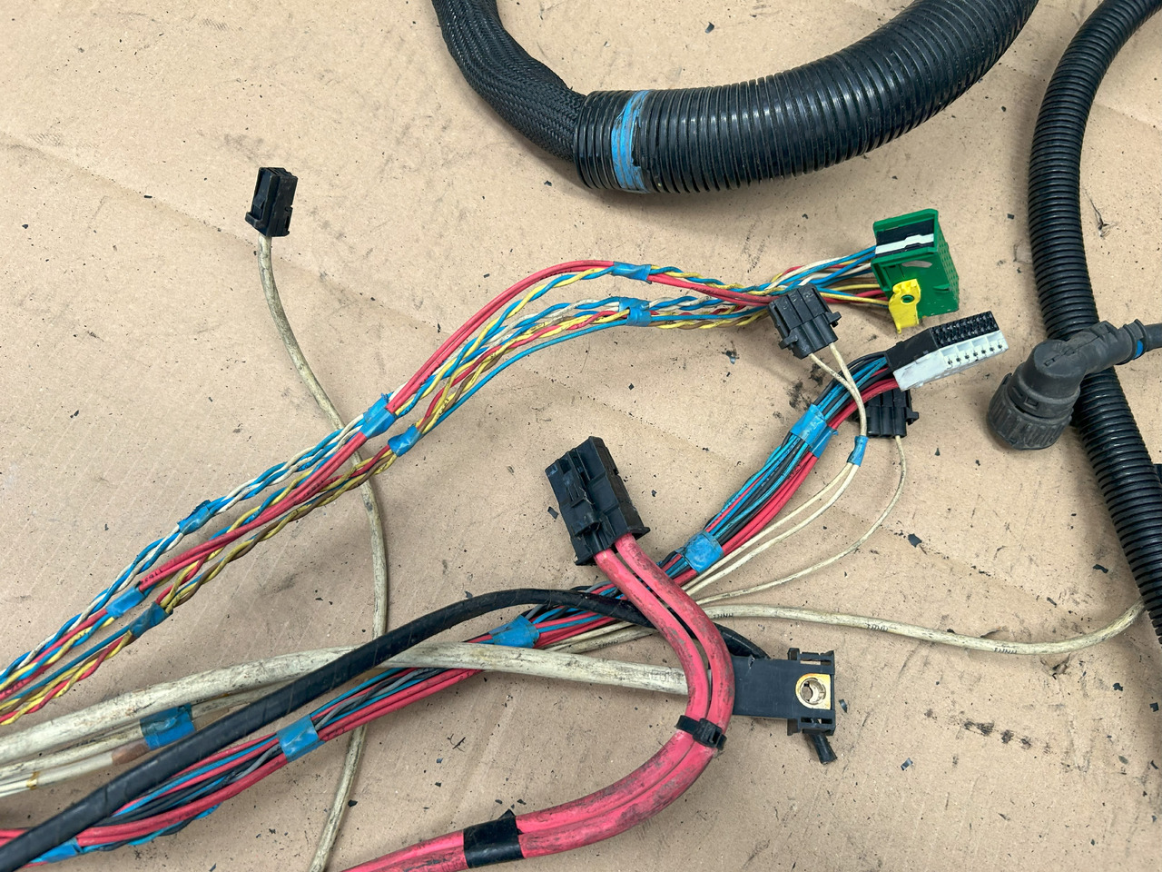 DAF XF 106 J3C ENGINE WIRING HARNESS - Câble/ Fil: photos 5 DAF XF 106 J3C ENGINE WIRING HARNESS - Câble/ Fil: photos 5
