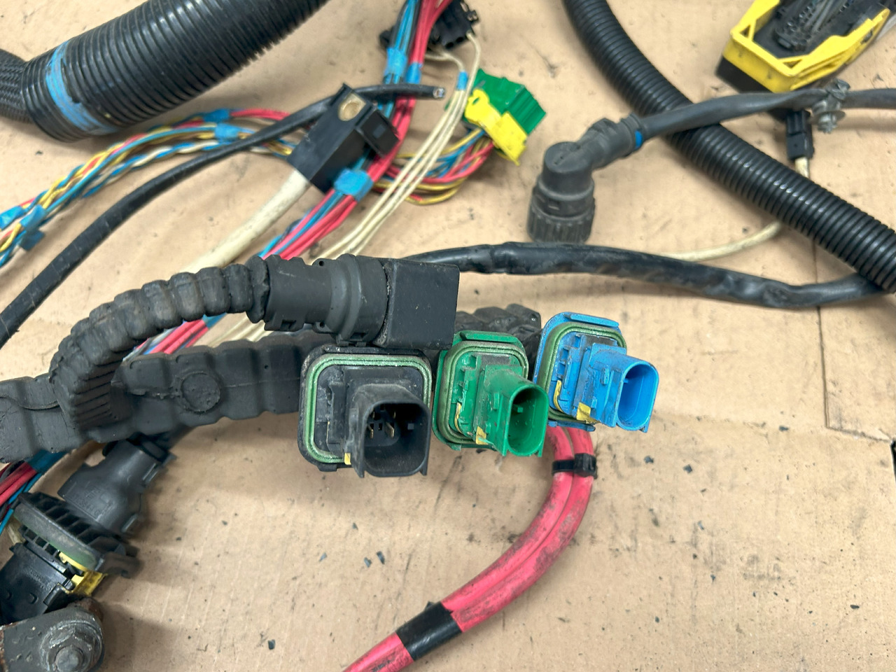 DAF XF 106 J3C ENGINE WIRING HARNESS - Câble/ Fil: photos 2 DAF XF 106 J3C ENGINE WIRING HARNESS - Câble/ Fil: photos 2