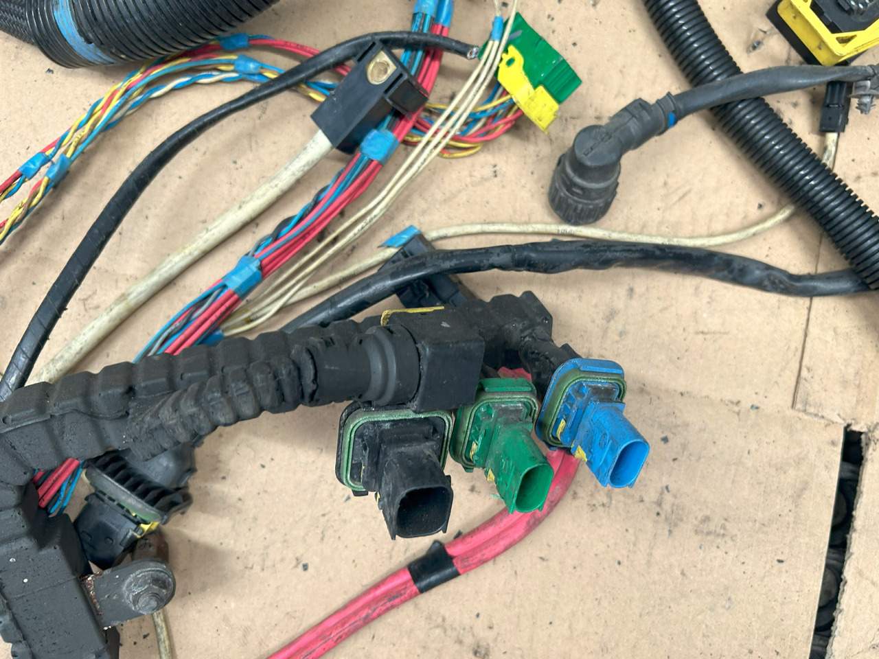 DAF XF 106 J3C ENGINE WIRING HARNESS - Câble/ Fil: photos 3 DAF XF 106 J3C ENGINE WIRING HARNESS - Câble/ Fil: photos 3