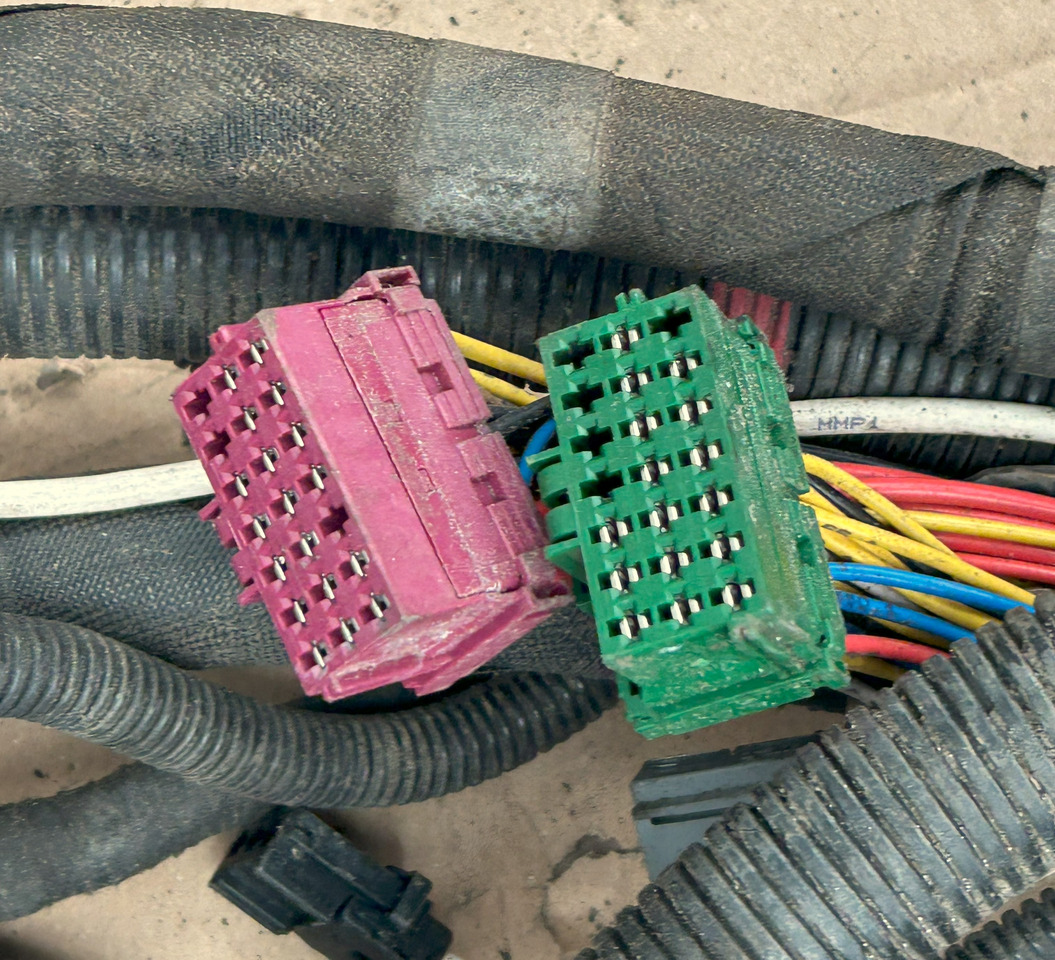 DAF XF 106 TRAILER SOCKET ELECTRICAL HARNESS - Câble/ Fil: photos 3 DAF XF 106 TRAILER SOCKET ELECTRICAL HARNESS - Câble/ Fil: photos 3