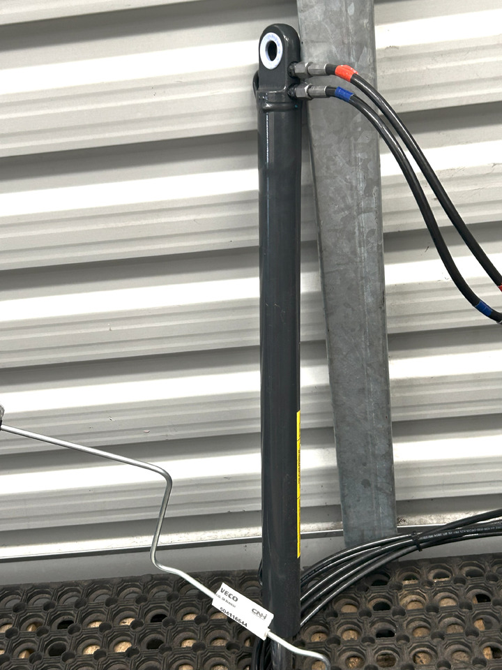 IVECO EUROCARGO 75E MLC CABIN LIFTING KIT - Vérin hydraulique: photos 5 IVECO EUROCARGO 75E MLC CABIN LIFTING KIT - Vérin hydraulique: photos 5