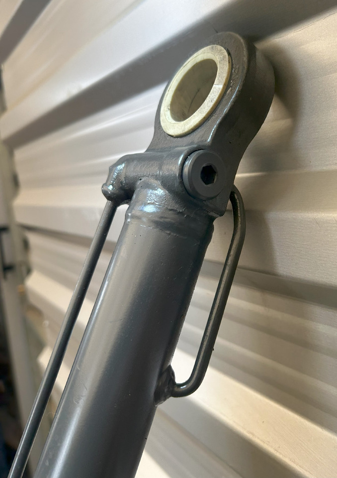 MERCEDES ATEGO CABIN LIFTING ACTUATOR + PUMP - Suspension de cabine: photos 3 MERCEDES ATEGO CABIN LIFTING ACTUATOR + PUMP - Suspension de cabine: photos 3