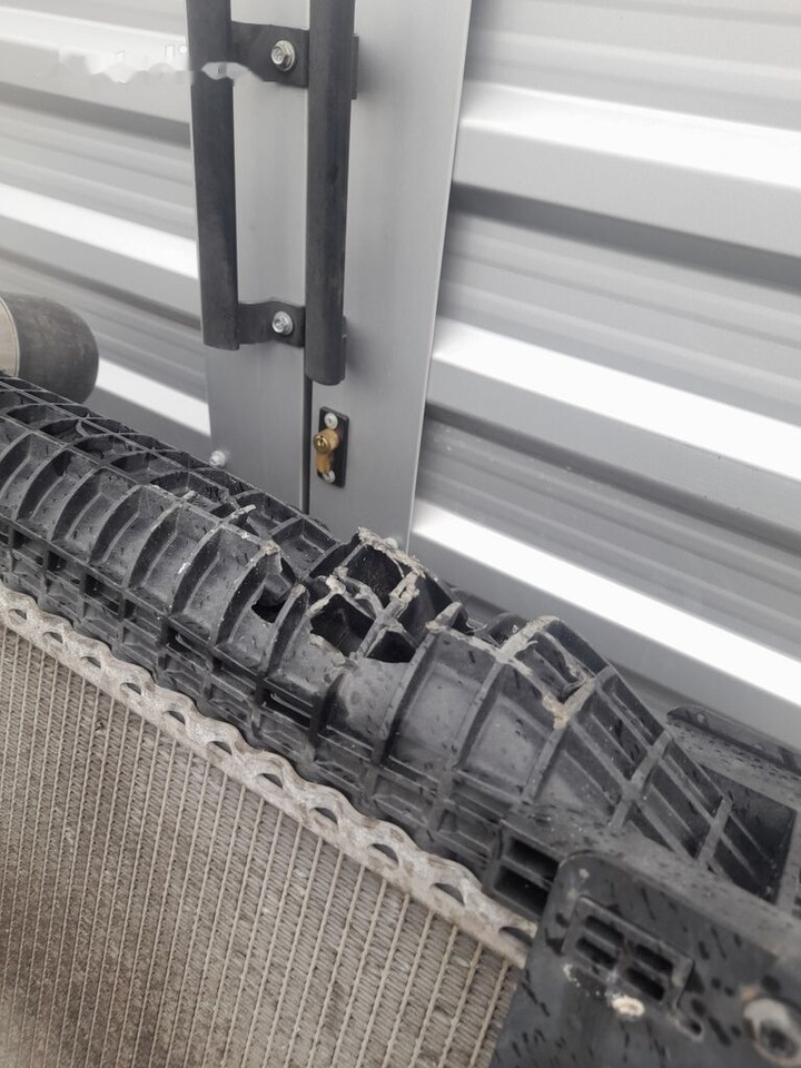 Mercedes-Benz ACTROS MP4 A9605000801 Mercedes-Benz truck - Radiateur pour Camion: photos 4 Mercedes-Benz ACTROS MP4 A9605000801 Mercedes-Benz truck - Radiateur pour Camion: photos 4