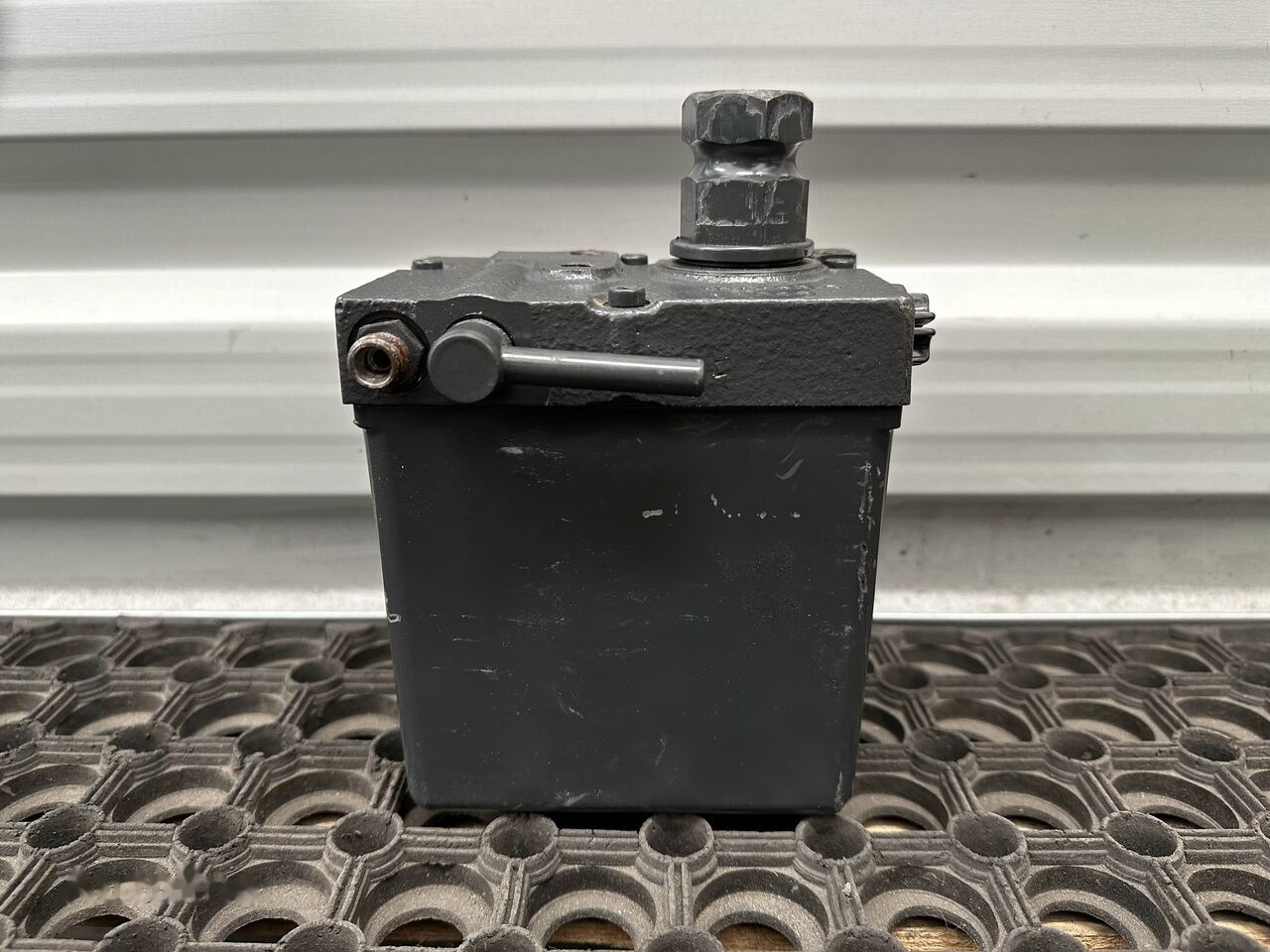 POMPKA PODNOSZENIA KABINY A9605530001 ACTROS MP4 Mercedes-Benz ACTROS MP4 A9605530001 truck - Pompe hydraulique pour Camion: photos 2 POMPKA PODNOSZENIA KABINY A9605530001 ACTROS MP4 Mercedes-Benz ACTROS MP4 A9605530001 truck - Pompe hydraulique pour Camion: photos 2