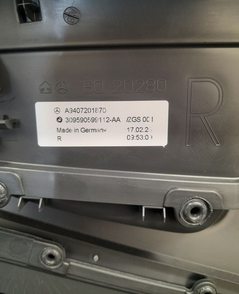 TAPICERKA PANEL DRZWI R Mercedes-Benz ATEGO A9407201870 - Portière et pièces pour Camion: photos 5 TAPICERKA PANEL DRZWI R Mercedes-Benz ATEGO A9407201870 - Portière et pièces pour Camion: photos 5