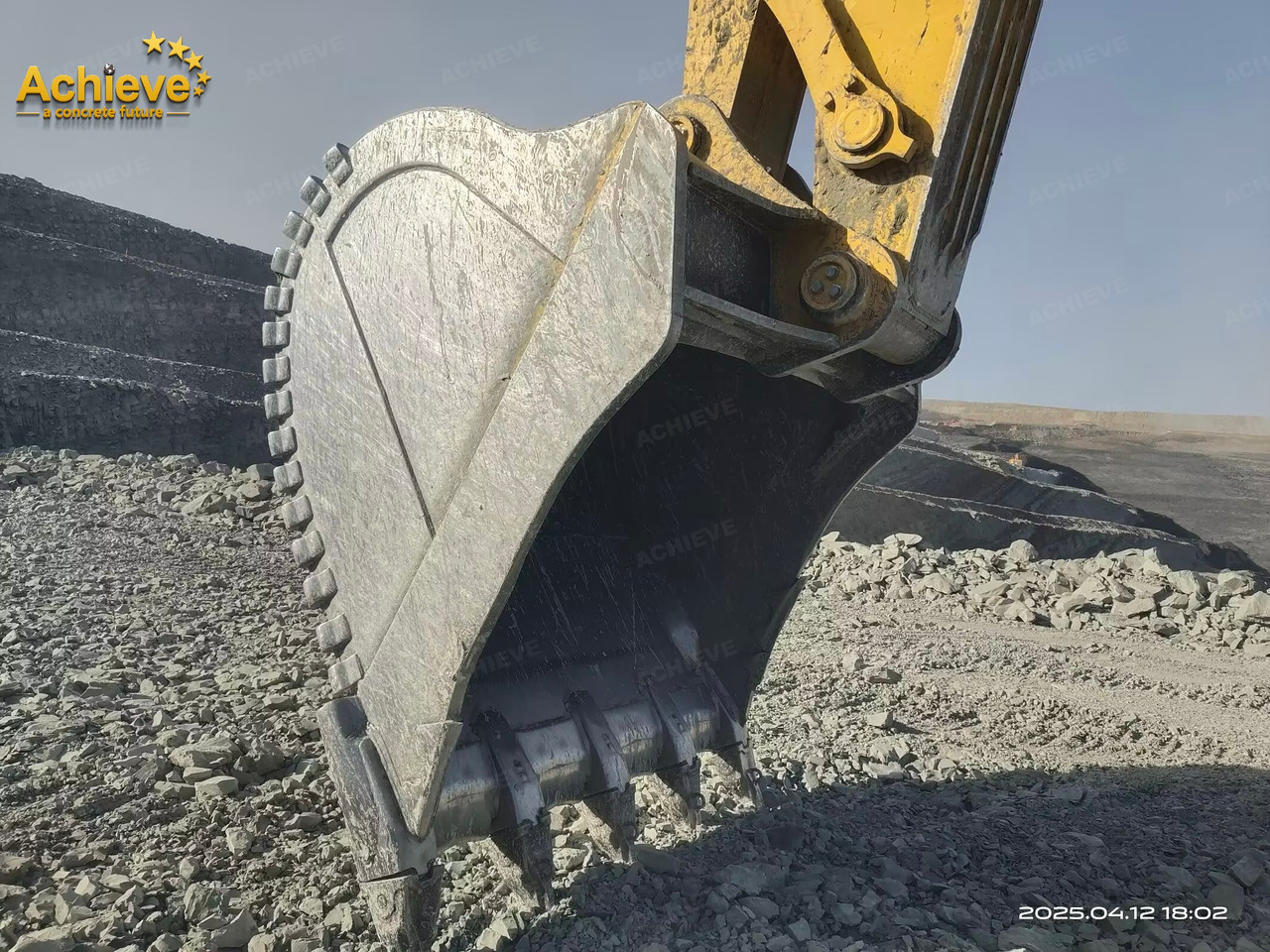 Komatsu 【ACHIEVE】TOP CONDITION!!! PC1250-11R 2023 4500h Horsepower (HP) 758 HP @ 1,800 rpm Operating weight (lbs) 269,300 - 272,600 Bucket Capacity (yd3) 5.3-9.5 - Pelle sur chenille: photos 5 Komatsu 【ACHIEVE】TOP CONDITION!!! PC1250-11R 2023 4500h Horsepower (HP) 758 HP @ 1,800 rpm Operating weight (lbs) 269,300 - 272,600 Bucket Capacity (yd3) 5.3-9.5 - Pelle sur chenille: photos 5