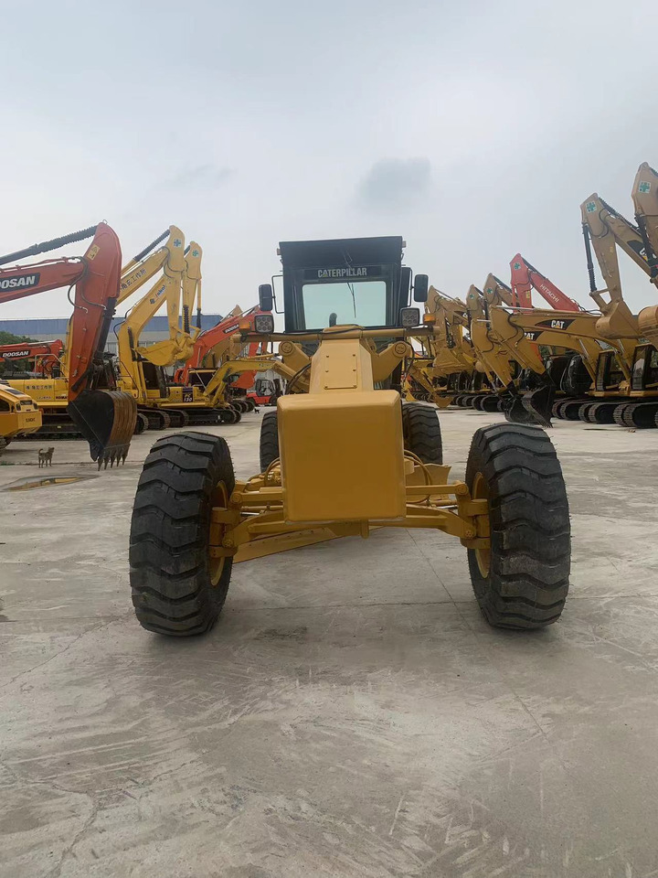 CATERPILLAR Used Motor Grader Original CAT 140H for Sale: 138 kW (185 HP) 3306 Engine, 3.7 m Blade & 14,677 kg Operating Weight - Niveleuse: photos 5 CATERPILLAR Used Motor Grader Original CAT 140H for Sale: 138 kW (185 HP) 3306 Engine, 3.7 m Blade & 14,677 kg Operating Weight - Niveleuse: photos 5