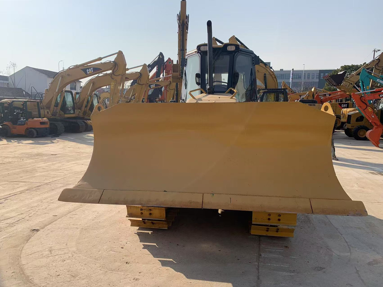 Caterpillar Bulldozer CAT D5G, D5K Good Price Japan Origin Tractor - Bulldozer: photos 4 Caterpillar Bulldozer CAT D5G, D5K Good Price Japan Origin Tractor - Bulldozer: photos 4