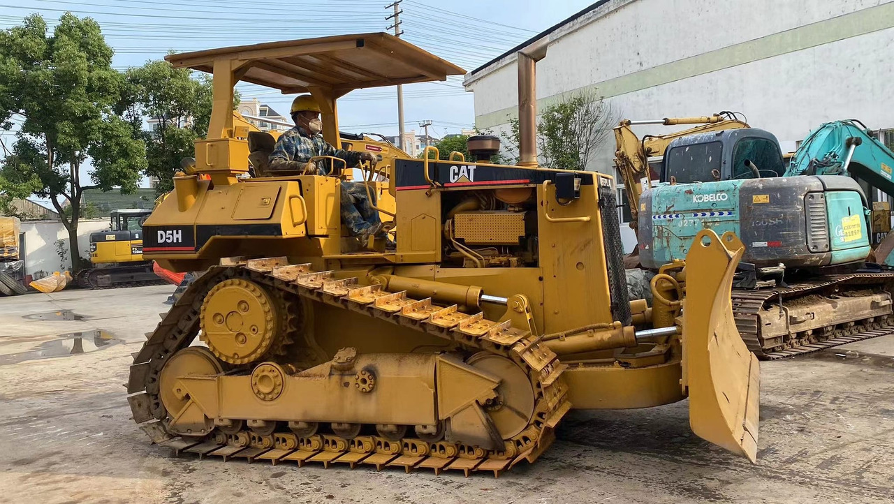 Caterpillar Bulldozer CAT D5H, D5K Cheap Japan Origin Bulldozer - Bulldozer: photos 4 Caterpillar Bulldozer CAT D5H, D5K Cheap Japan Origin Bulldozer - Bulldozer: photos 4