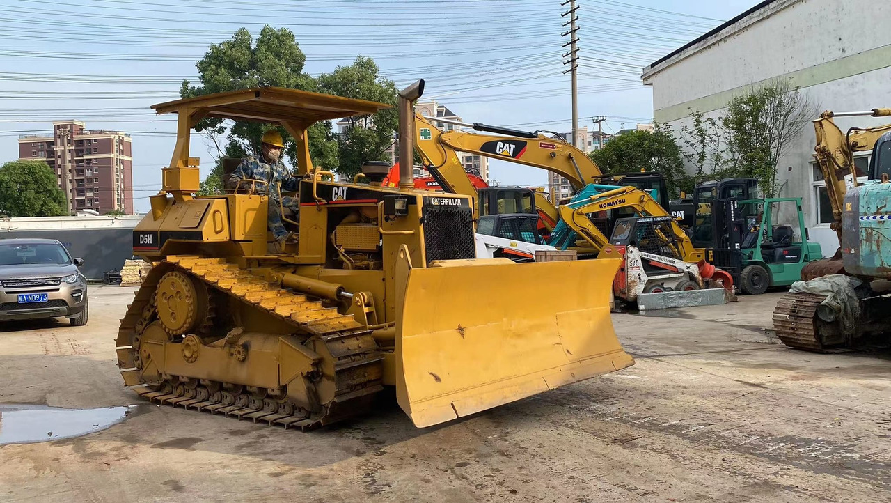 Caterpillar Bulldozer CAT D5H, D5K Cheap Japan Origin Bulldozer - Bulldozer: photos 3 Caterpillar Bulldozer CAT D5H, D5K Cheap Japan Origin Bulldozer - Bulldozer: photos 3