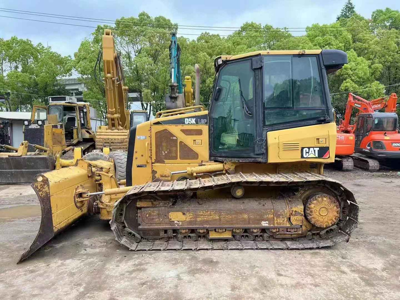 Caterpillar Bulldozer Used Condition CAT D5K LGP Original Color - Bulldozer: photos 1 Caterpillar Bulldozer Used Condition CAT D5K LGP Original Color - Bulldozer: photos 1