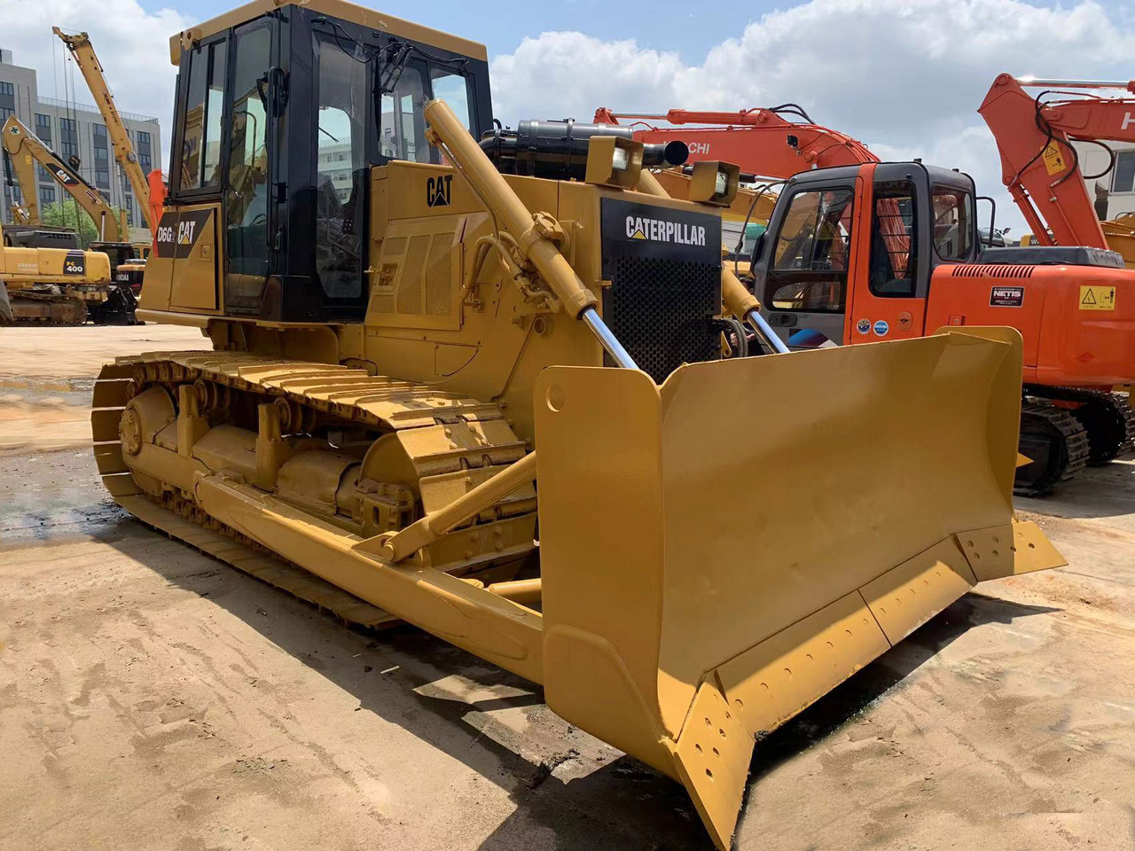 Caterpillar Bulldozer Used Condition CAT D6G, D6G2 Cheap Price - Bulldozer: photos 3 Caterpillar Bulldozer Used Condition CAT D6G, D6G2 Cheap Price - Bulldozer: photos 3