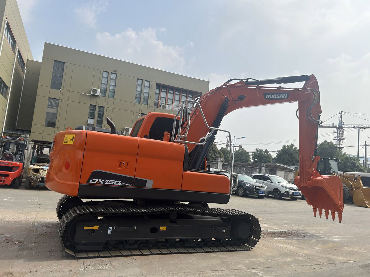 Doosan 15 ton Excavator Doosan DX150 - Pelle sur chenille: photos 1 Doosan 15 ton Excavator Doosan DX150 - Pelle sur chenille: photos 1