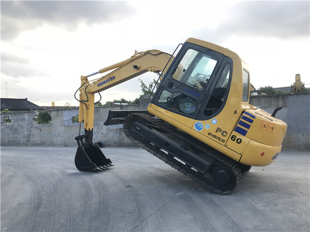 Komatsu PC60 Excavator 6 ton Small Digger Made in Japan - Pelle sur chenille: photos 1 Komatsu PC60 Excavator 6 ton Small Digger Made in Japan - Pelle sur chenille: photos 1