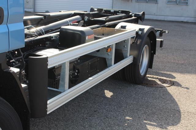 FUSO 9C18E - Camion ampliroll: photos 3 FUSO 9C18E - Camion ampliroll: photos 3