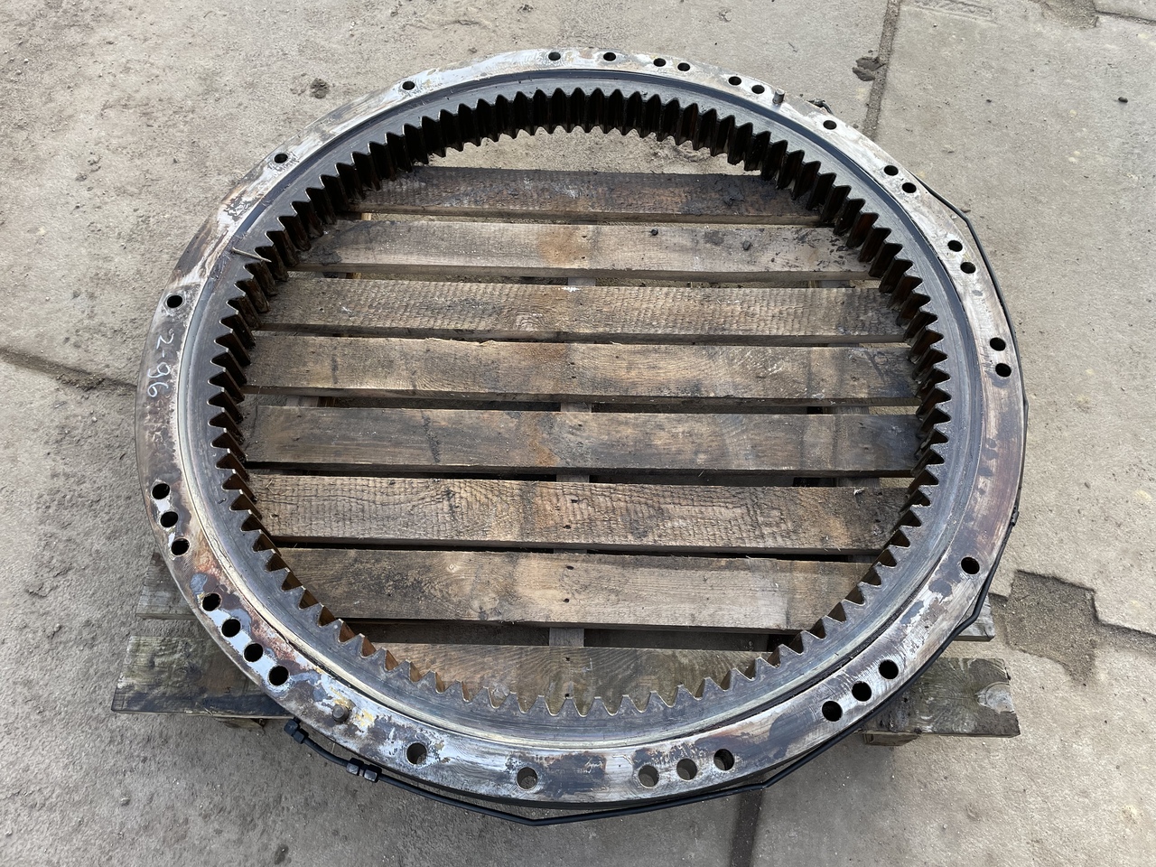 KOMATSU PC 228 - Couronne d'orientation pour Pelle: photos 3 KOMATSU PC 228 - Couronne d'orientation pour Pelle: photos 3