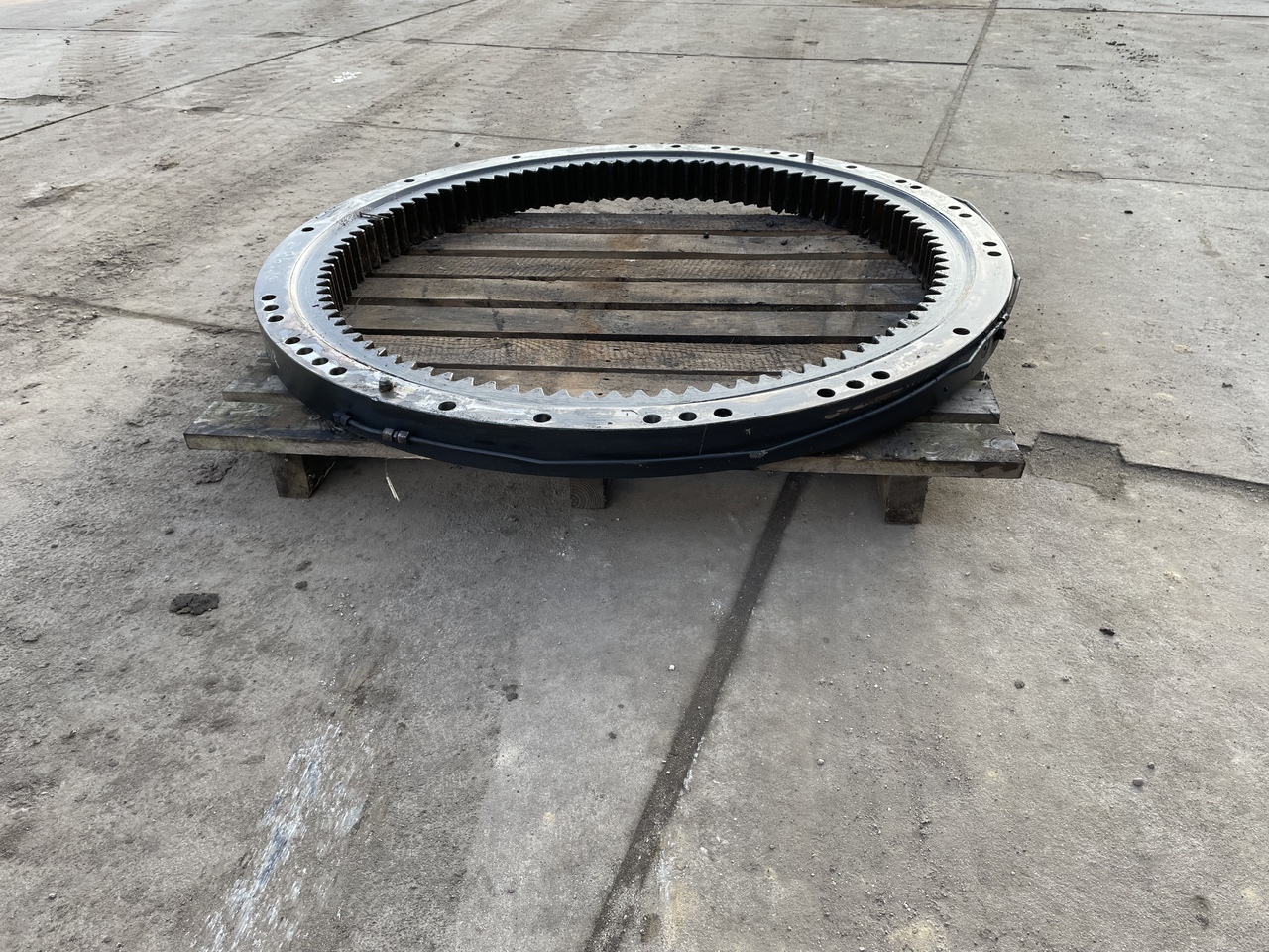 KOMATSU PC 228 - Couronne d'orientation pour Pelle: photos 1 KOMATSU PC 228 - Couronne d'orientation pour Pelle: photos 1