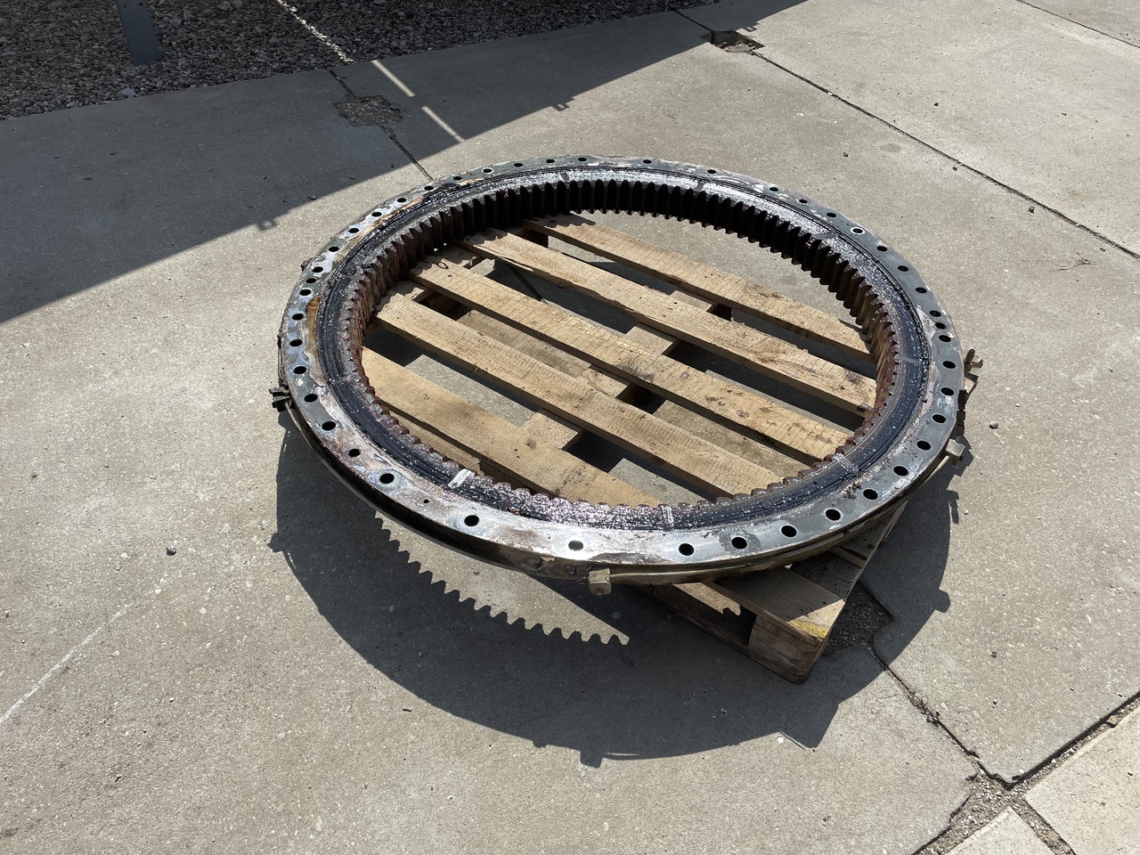 LIEBHERR R906 - Couronne d'orientation pour Pelle: photos 2 LIEBHERR R906 - Couronne d'orientation pour Pelle: photos 2