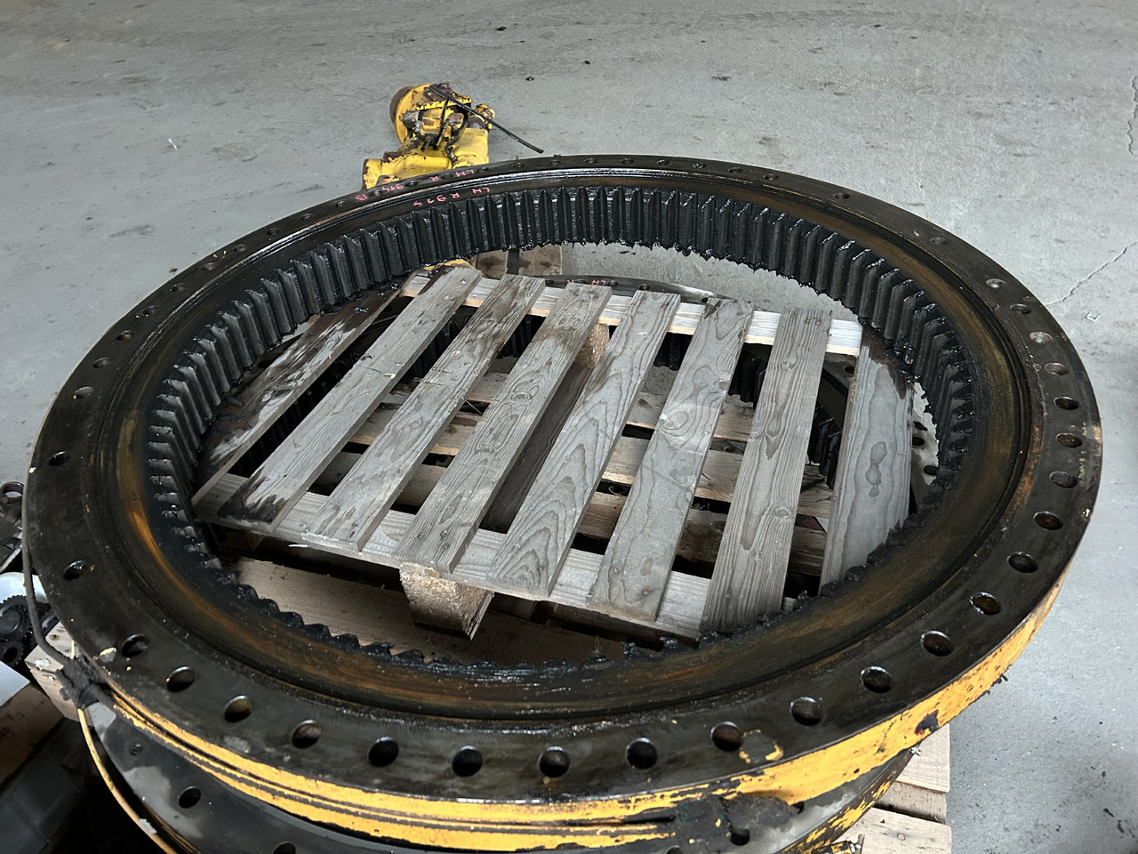 Liebherr R914, R924 - Couronne d'orientation pour Pelle: photos 1 Liebherr R914, R924 - Couronne d'orientation pour Pelle: photos 1