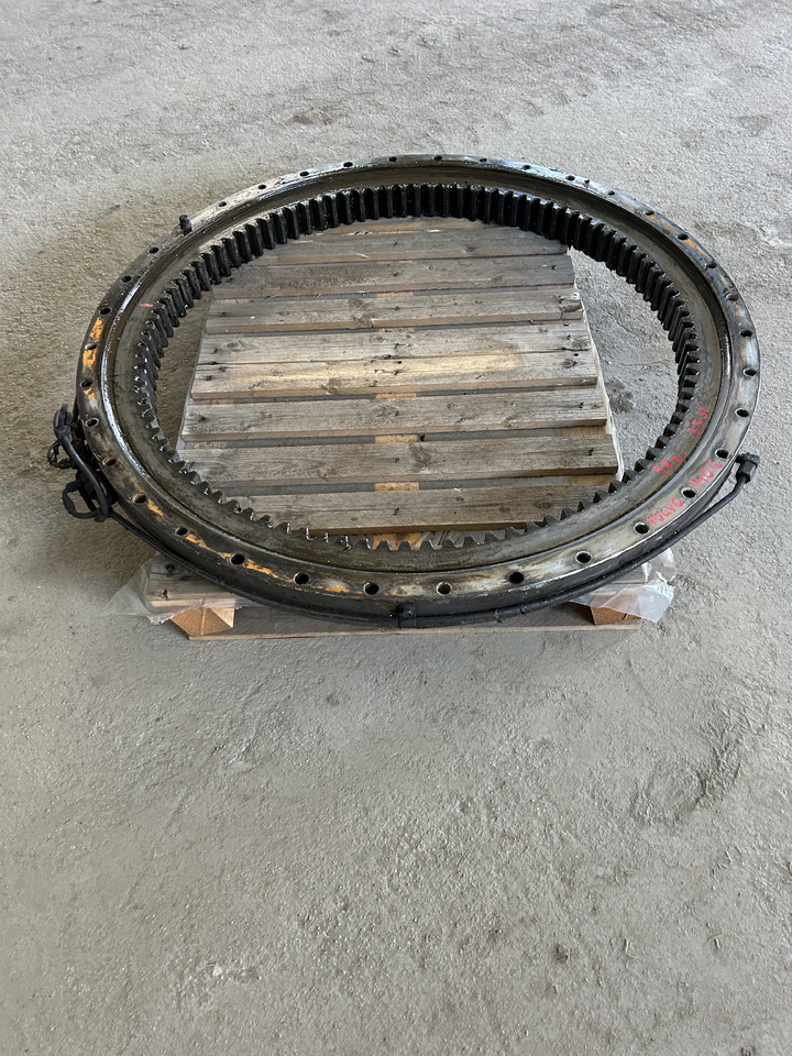 Volvo EW140C - Couronne d'orientation pour Pelle sur pneus: photos 1 Volvo EW140C - Couronne d'orientation pour Pelle sur pneus: photos 1