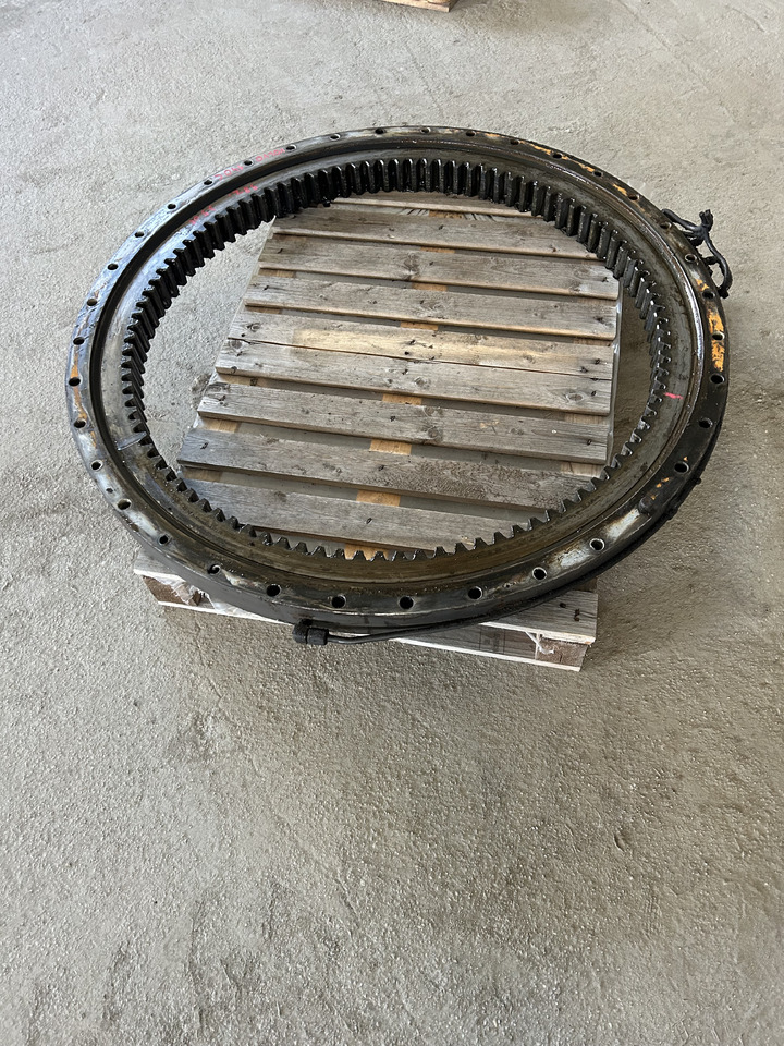 Volvo EW140C - Couronne d'orientation pour Pelle sur pneus: photos 3 Volvo EW140C - Couronne d'orientation pour Pelle sur pneus: photos 3