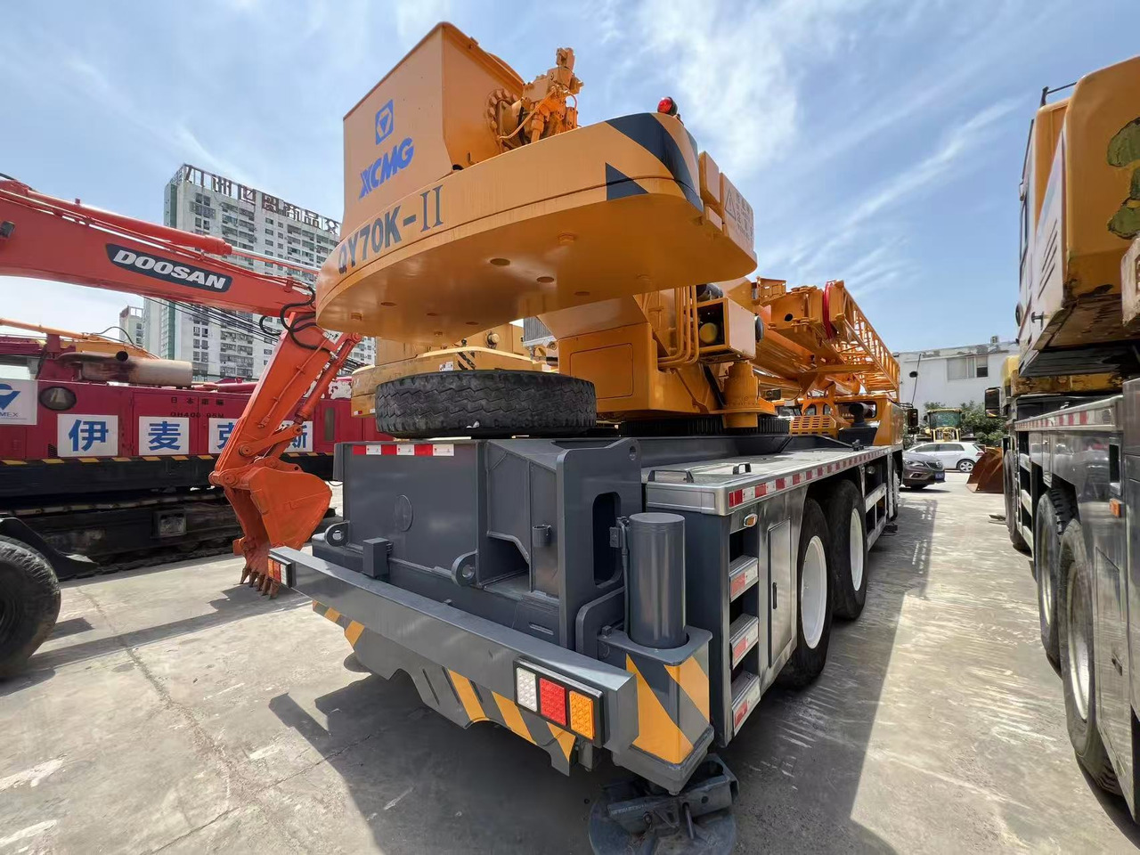 XCMG QY70K-I - Grue mobile: photos 2 XCMG QY70K-I - Grue mobile: photos 2