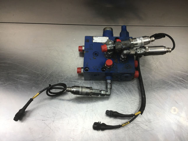 Liebherr Brake Compact Block - Valve: photos 1 Liebherr Brake Compact Block - Valve: photos 1