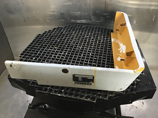 Liebherr Cover Rotating Deck - Pare-chocs: photos 1 Liebherr Cover Rotating Deck - Pare-chocs: photos 1