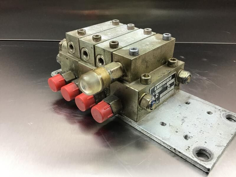 Liebherr Distribution Block - Hydraulique: photos 1 Liebherr Distribution Block - Hydraulique: photos 1