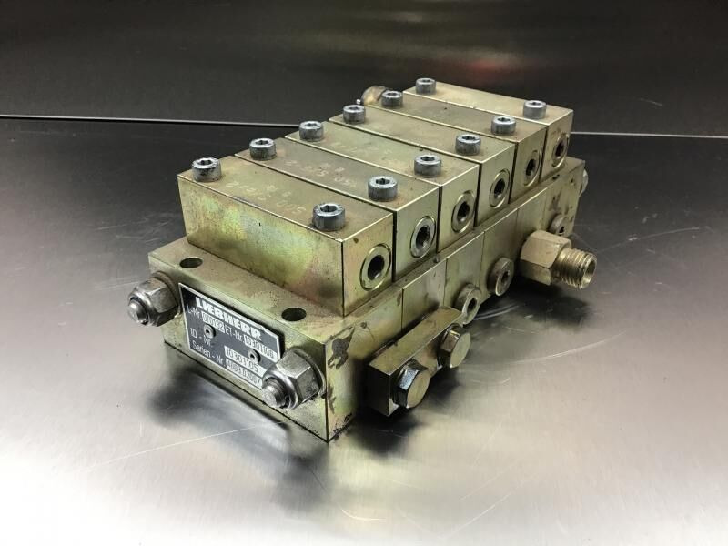 Liebherr Distribution Block - Hydraulique: photos 2 Liebherr Distribution Block - Hydraulique: photos 2