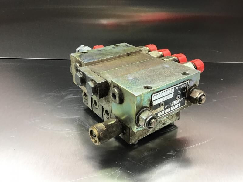 Liebherr Distribution Block - Hydraulique: photos 3 Liebherr Distribution Block - Hydraulique: photos 3