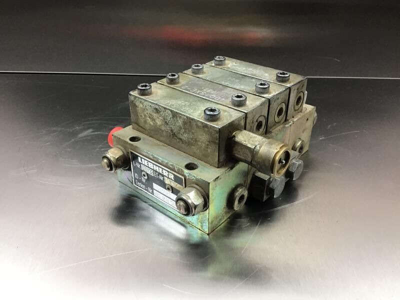 Liebherr Distribution Block - Hydraulique: photos 2 Liebherr Distribution Block - Hydraulique: photos 2