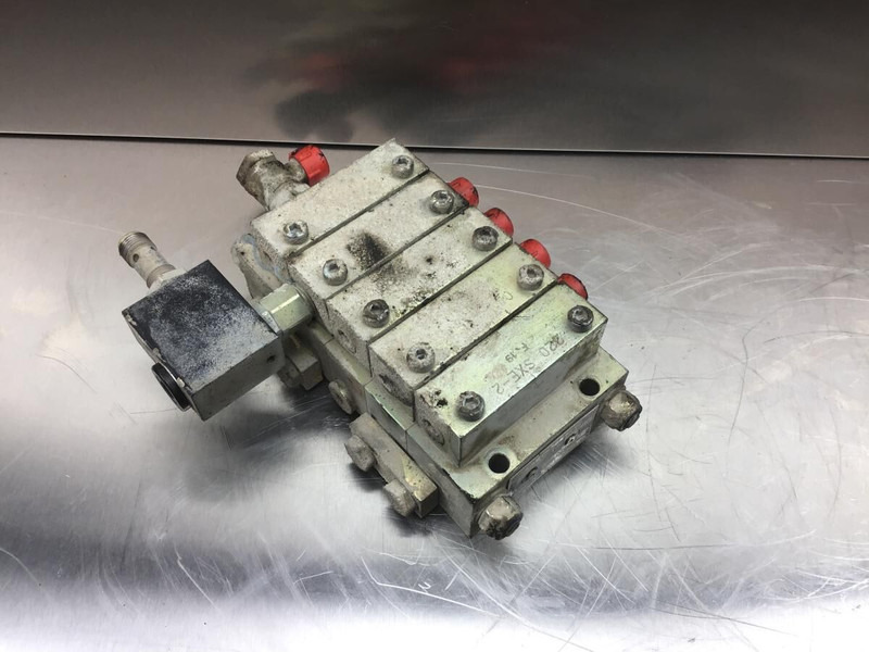 Liebherr Distribution Block - Hydraulique: photos 2 Liebherr Distribution Block - Hydraulique: photos 2