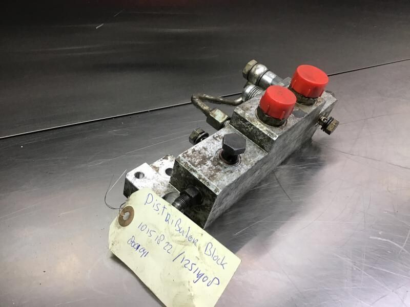 Liebherr Distribution Block - Hydraulique: photos 2 Liebherr Distribution Block - Hydraulique: photos 2