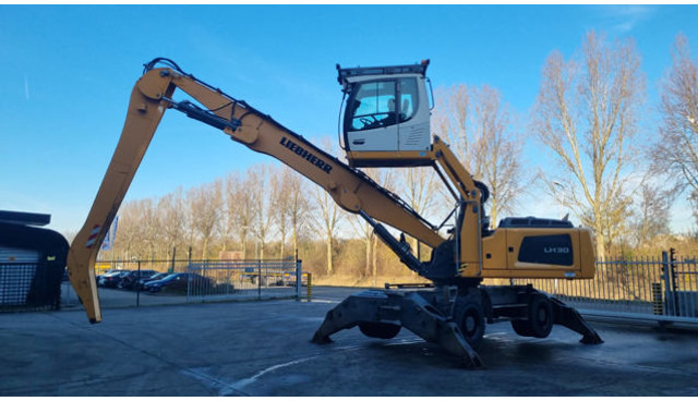 Liebherr LH30 M - Pelle de manutention: photos 1 Liebherr LH30 M - Pelle de manutention: photos 1