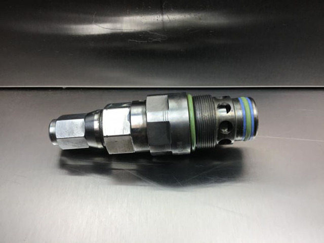 Liebherr Pressure Feeder Valve - Moteur et pièces: photos 2 Liebherr Pressure Feeder Valve - Moteur et pièces: photos 2