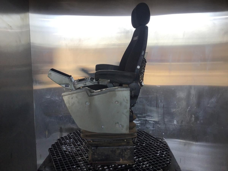 Liebherr R926 COMP / R946 LC / R946 LC-V - Siège: photos 3 Liebherr R926 COMP / R946 LC / R946 LC-V - Siège: photos 3