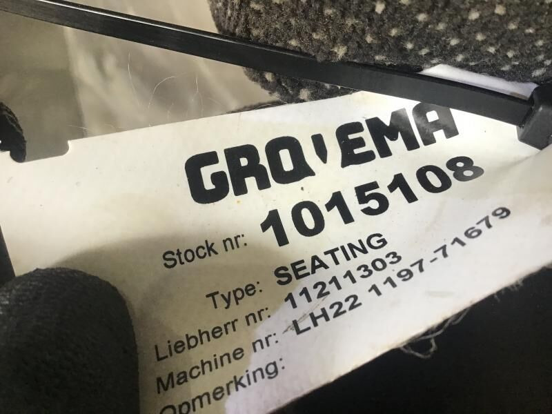 Liebherr R926 COMP / R946 LC / R946 LC-V / R946 NLC / R946 S-HD / R950 / R950 LC-V / R950 S-HD / R922 LC / R926 LC / R920 LC / R920 NLC / - Siège: photos 3 Liebherr R926 COMP / R946 LC / R946 LC-V / R946 NLC / R946 S-HD / R950 / R950 LC-V / R950 S-HD / R922 LC / R926 LC / R920 LC / R920 NLC / - Siège: photos 3