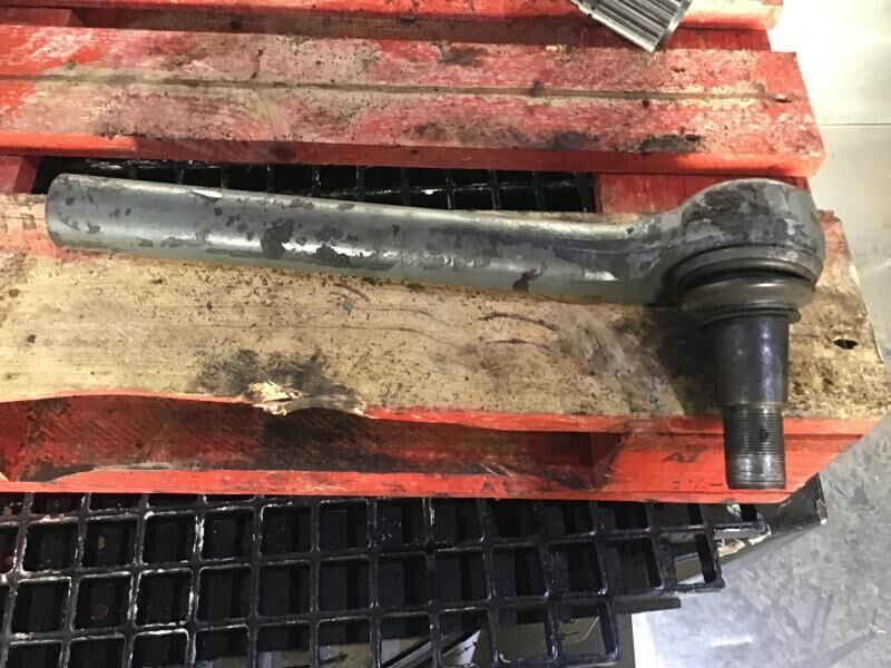 Liebherr Steering Rod Left - Commande de gouvernail: photos 1 Liebherr Steering Rod Left - Commande de gouvernail: photos 1