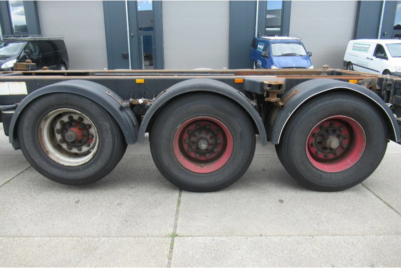 Renders Container Chassis / Extendable on rear / BPW + drum - Semi-remorque porte-conteneur/ Caisse mobile: photos 5 Renders Container Chassis / Extendable on rear / BPW + drum - Semi-remorque porte-conteneur/ Caisse mobile: photos 5