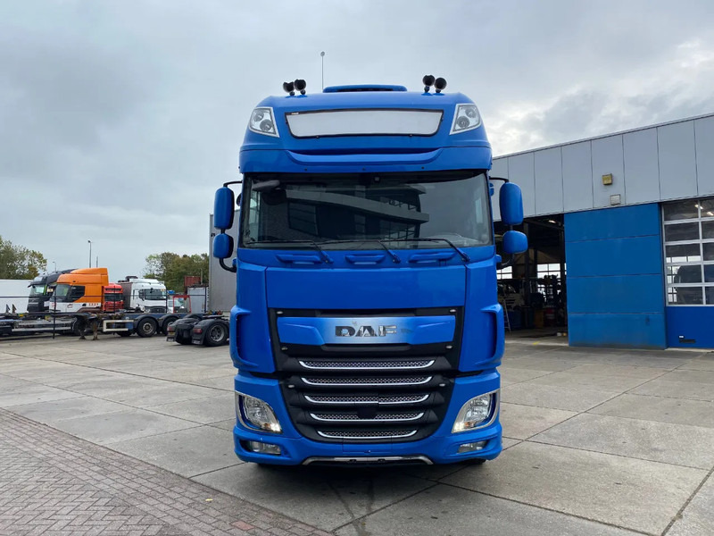 DAF XF 106.480 SSC / Full spoilers / Retarder / Stand Airco / Hydraulic - Tracteur routier: photos 2 DAF XF 106.480 SSC / Full spoilers / Retarder / Stand Airco / Hydraulic - Tracteur routier: photos 2