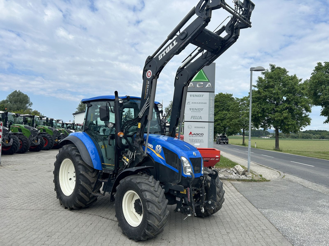 New Holland T4.105 - Tracteur agricole: photos 1 New Holland T4.105 - Tracteur agricole: photos 1