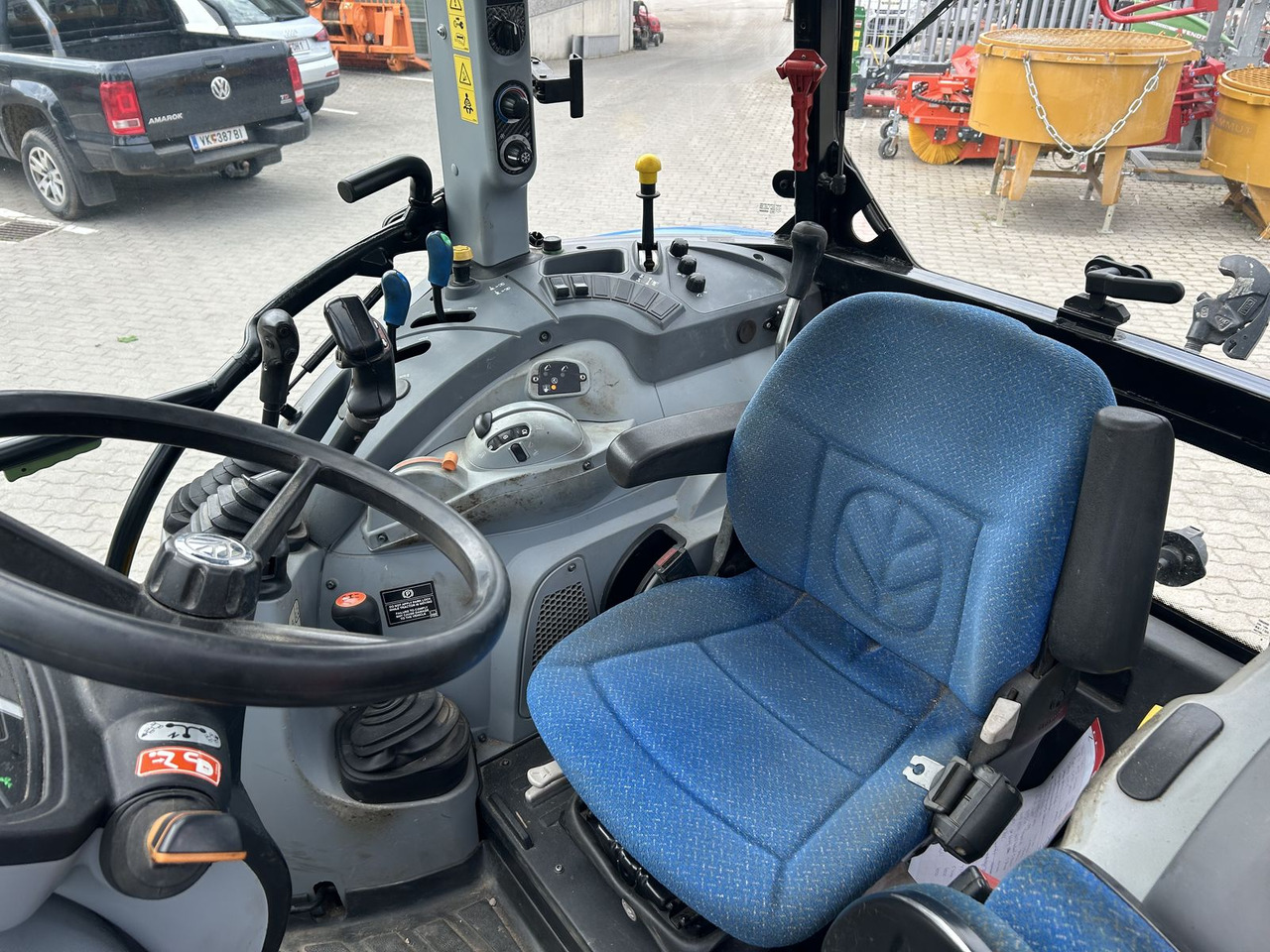 New Holland T4.105 - Tracteur agricole: photos 5 New Holland T4.105 - Tracteur agricole: photos 5